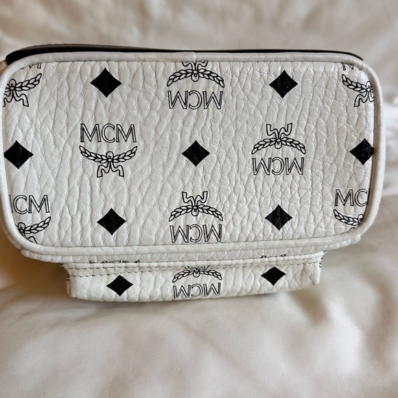 Backpack - Picture 5 of 5